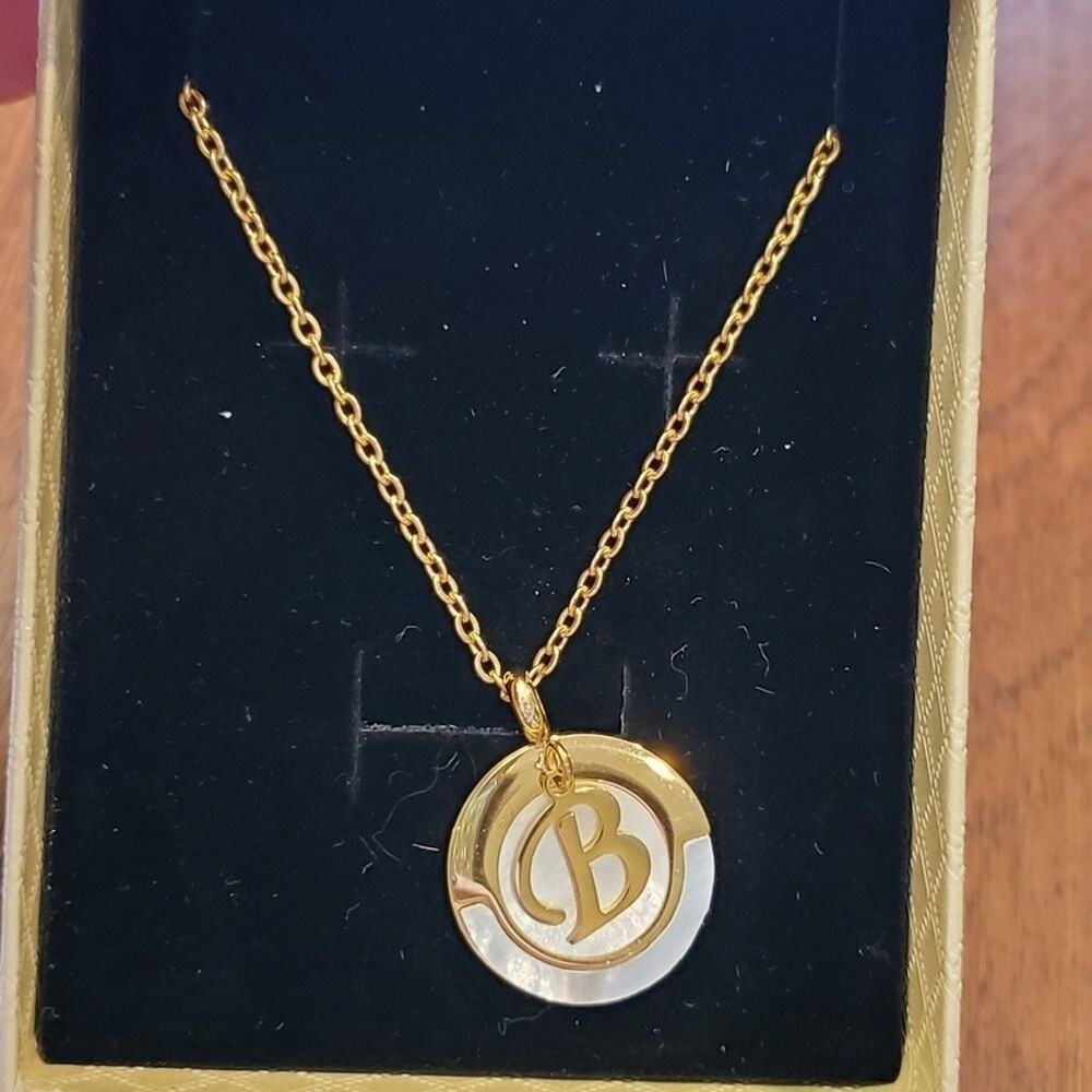 ‎INITIAL NECKLACE